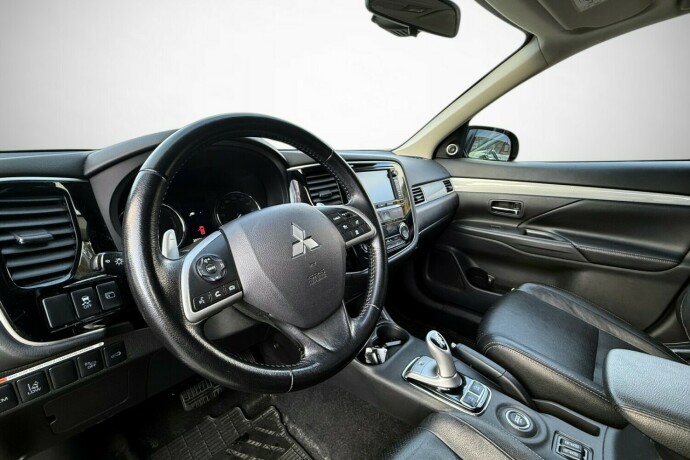 mitsubishi-outlander-elektrisitetbensin-2014-big-16