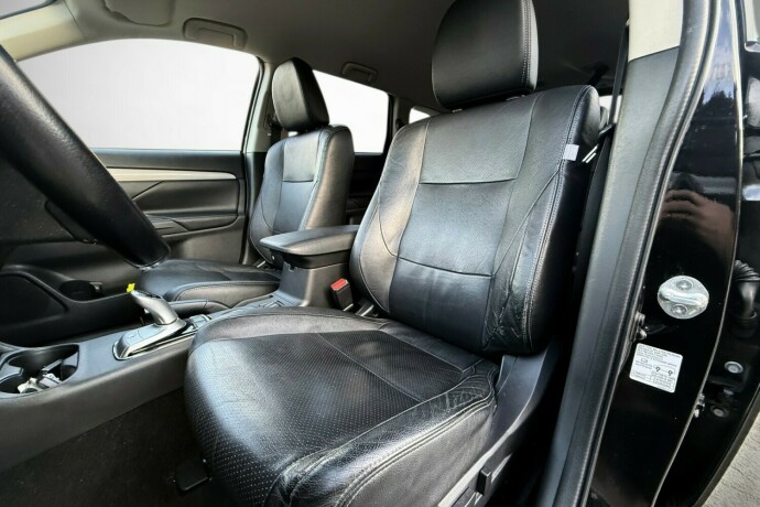 mitsubishi-outlander-elektrisitetbensin-2014-big-15