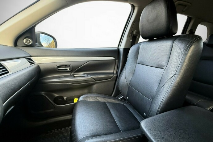 mitsubishi-outlander-elektrisitetbensin-2014-big-34