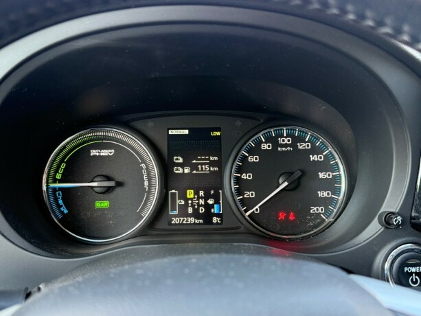 mitsubishi-outlander-elektrisitetbensin-2014-big-20