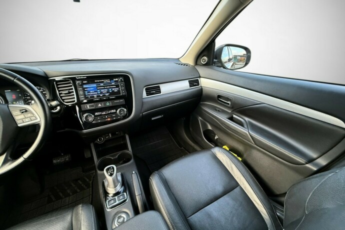 mitsubishi-outlander-elektrisitetbensin-2014-big-36