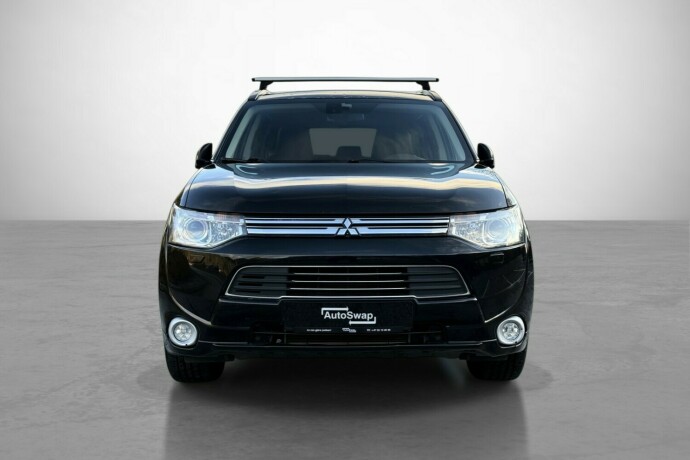 mitsubishi-outlander-elektrisitetbensin-2014-big-2