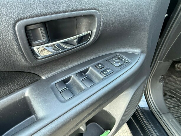 mitsubishi-outlander-elektrisitetbensin-2014-big-19