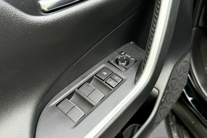 toyota-rav4-elektrisitetbensin-2019-big-18