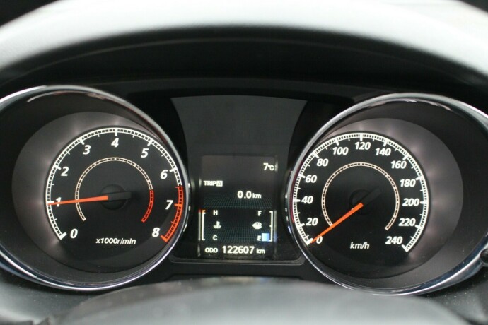 mitsubishi-asx-bensin-2015-big-10