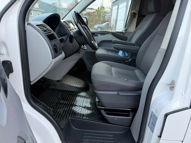 volkswagen-transporter-diesel-2013-big-16