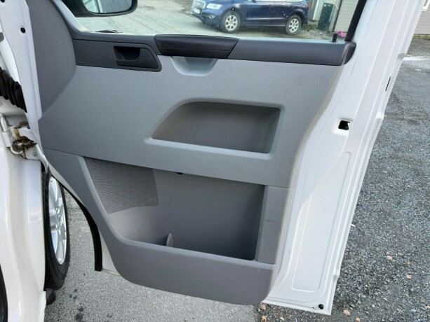 volkswagen-transporter-diesel-2013-big-22