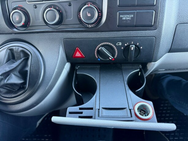 volkswagen-transporter-diesel-2013-big-15