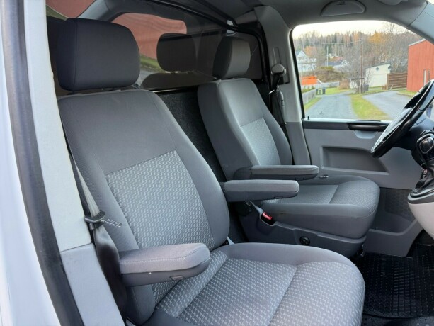 volkswagen-transporter-diesel-2013-big-21