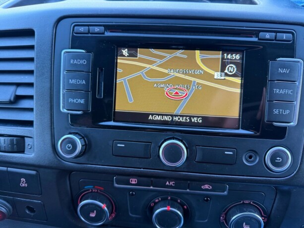 volkswagen-transporter-diesel-2013-big-13