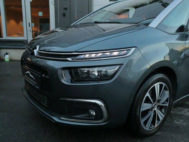 citroen-c4-picasso-bensin-2017-big-4