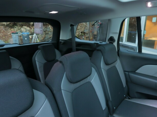 citroen-c4-picasso-bensin-2017-big-13