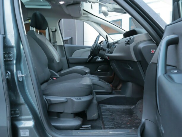 citroen-c4-picasso-bensin-2017-big-10