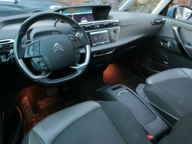 citroen-c4-picasso-bensin-2017-big-8