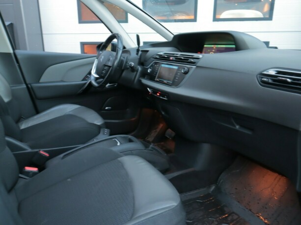 citroen-c4-picasso-bensin-2017-big-11
