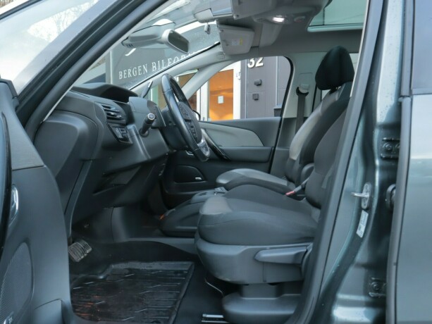 citroen-c4-picasso-bensin-2017-big-6