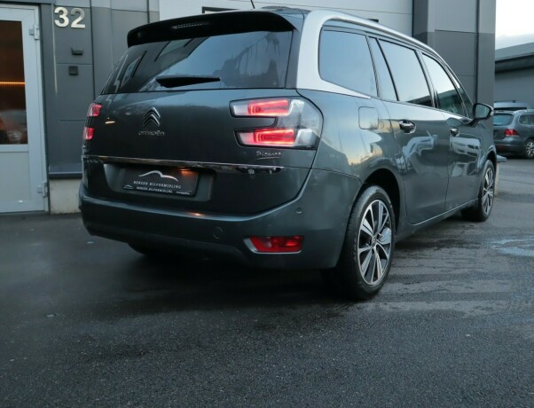 citroen-c4-picasso-bensin-2017-big-2