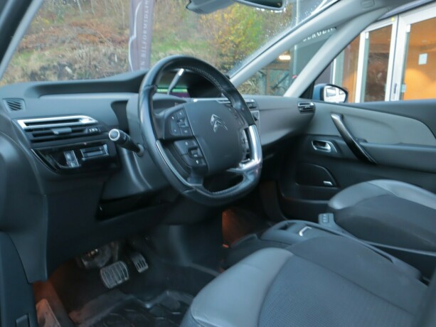 citroen-c4-picasso-bensin-2017-big-7