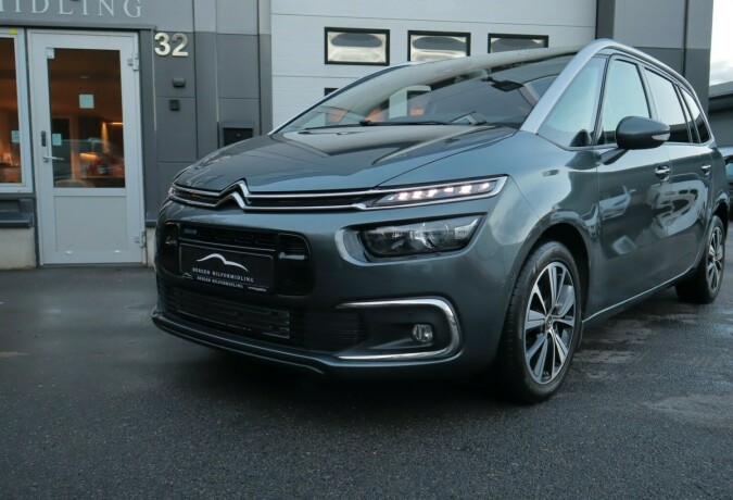citroen-c4-picasso-bensin-2017-big-3