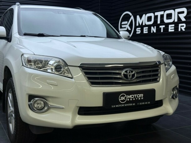 toyota-rav4-bensin-2010-big-3