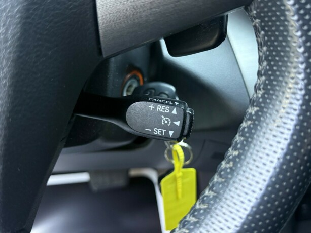 toyota-rav4-bensin-2010-big-16