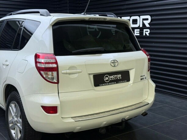 toyota-rav4-bensin-2010-big-5