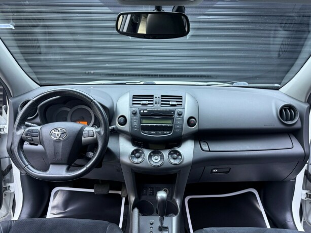 toyota-rav4-bensin-2010-big-9