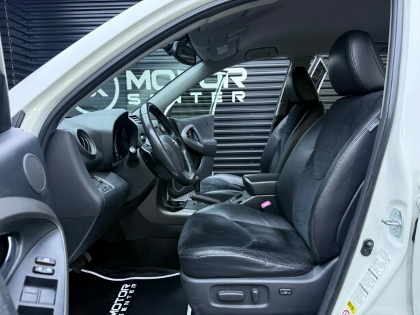 toyota-rav4-bensin-2010-big-23