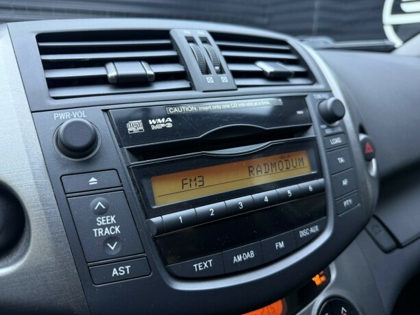 toyota-rav4-bensin-2010-big-18