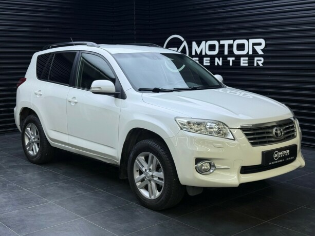 toyota-rav4-bensin-2010-big-0