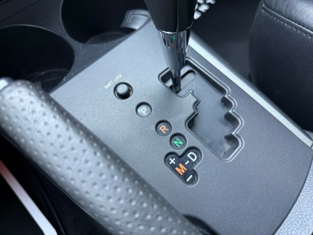 toyota-rav4-bensin-2010-big-22