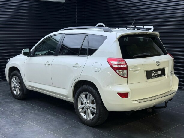 toyota-rav4-bensin-2010-big-1