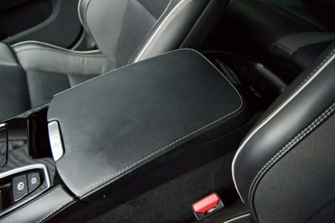 volvo-v60-plug-in-petrol-2020-big-25