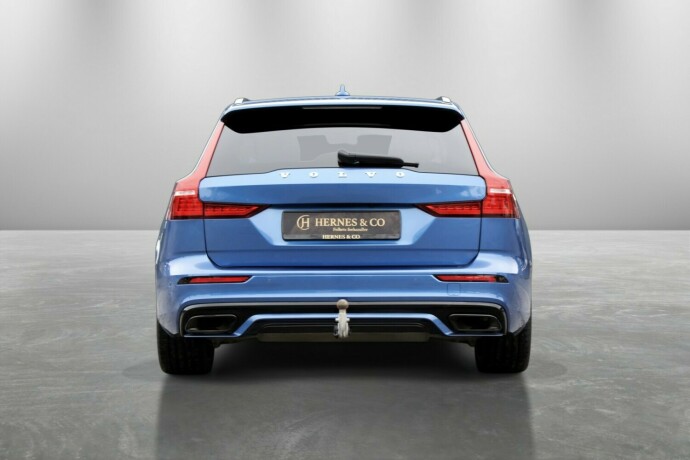 volvo-v60-plug-in-petrol-2020-big-6