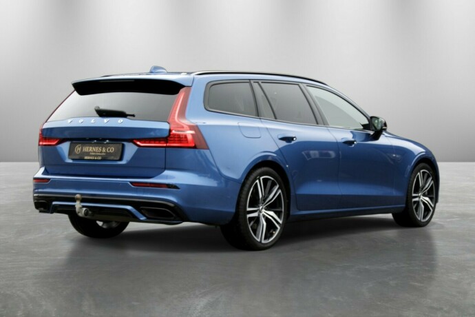 volvo-v60-plug-in-petrol-2020-big-4