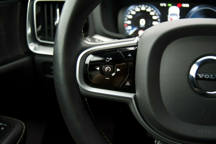 volvo-v60-plug-in-petrol-2020-big-12