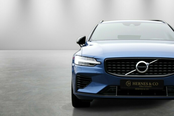 volvo-v60-plug-in-petrol-2020-big-3