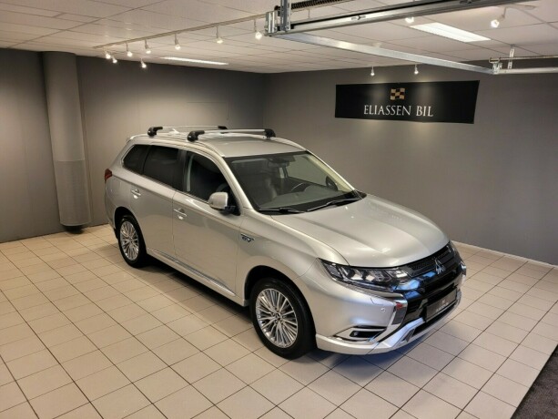 mitsubishi-outlander-plug-in-petrol-2021-big-1