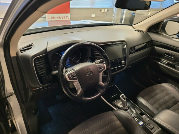 mitsubishi-outlander-plug-in-petrol-2021-big-21