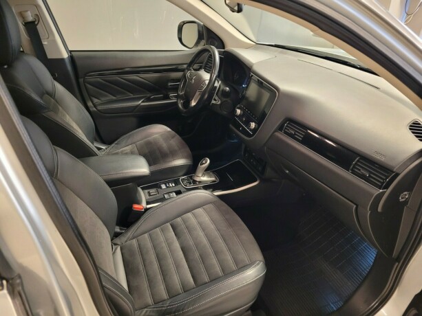 mitsubishi-outlander-plug-in-petrol-2021-big-15