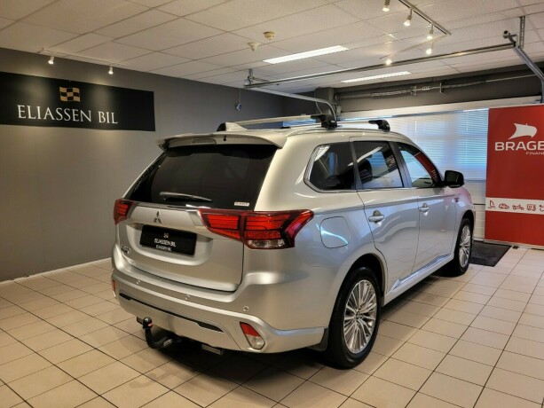 mitsubishi-outlander-plug-in-petrol-2021-big-4