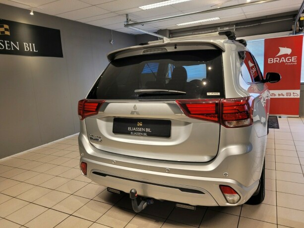 mitsubishi-outlander-plug-in-petrol-2021-big-5