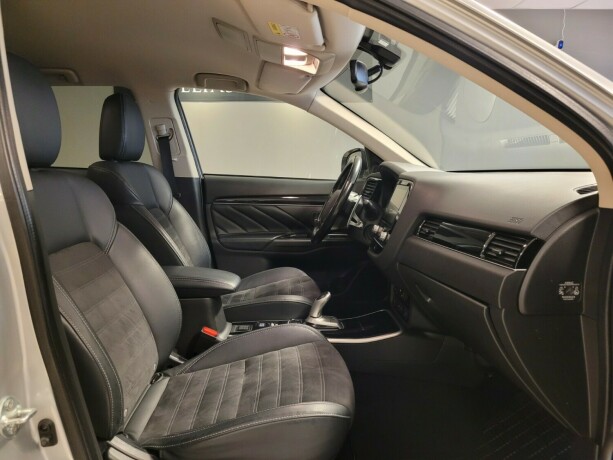 mitsubishi-outlander-plug-in-petrol-2021-big-11