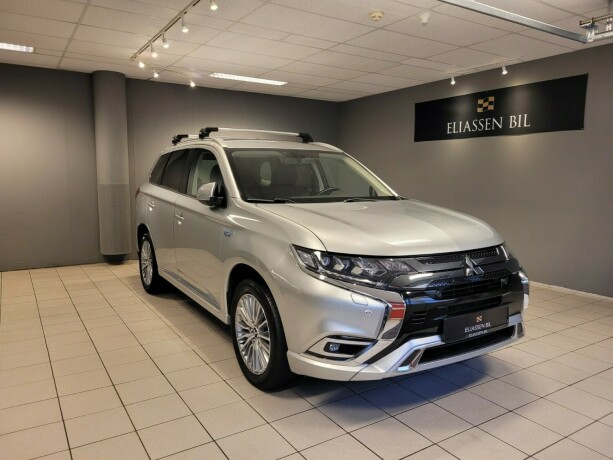 mitsubishi-outlander-plug-in-petrol-2021-big-9