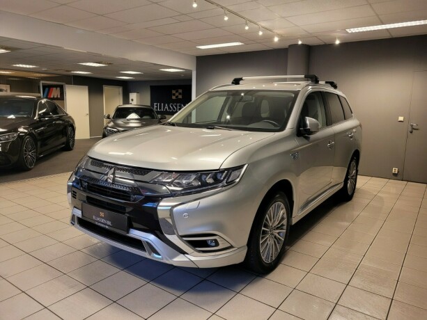 mitsubishi-outlander-plug-in-petrol-2021-big-8