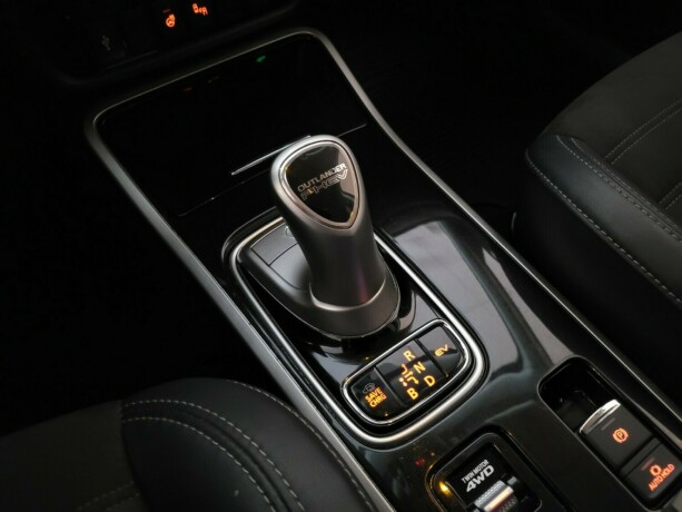 mitsubishi-outlander-plug-in-petrol-2021-big-23