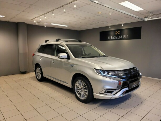 mitsubishi-outlander-plug-in-petrol-2021-big-0