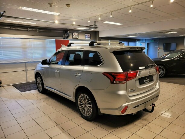 mitsubishi-outlander-plug-in-petrol-2021-big-6
