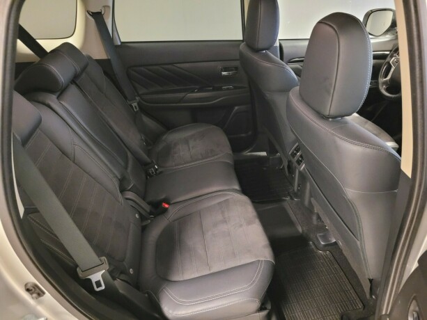 mitsubishi-outlander-plug-in-petrol-2021-big-17