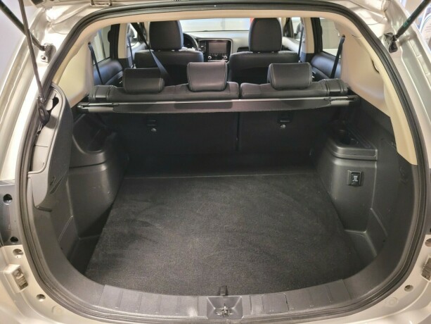 mitsubishi-outlander-plug-in-petrol-2021-big-18